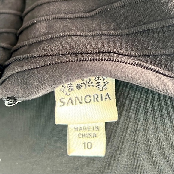 Sangria,Stunning Noir,Ribbed Bodice,Heavy Lace Frilled Lower over Cream,Size 10 - Picture 3 of 17